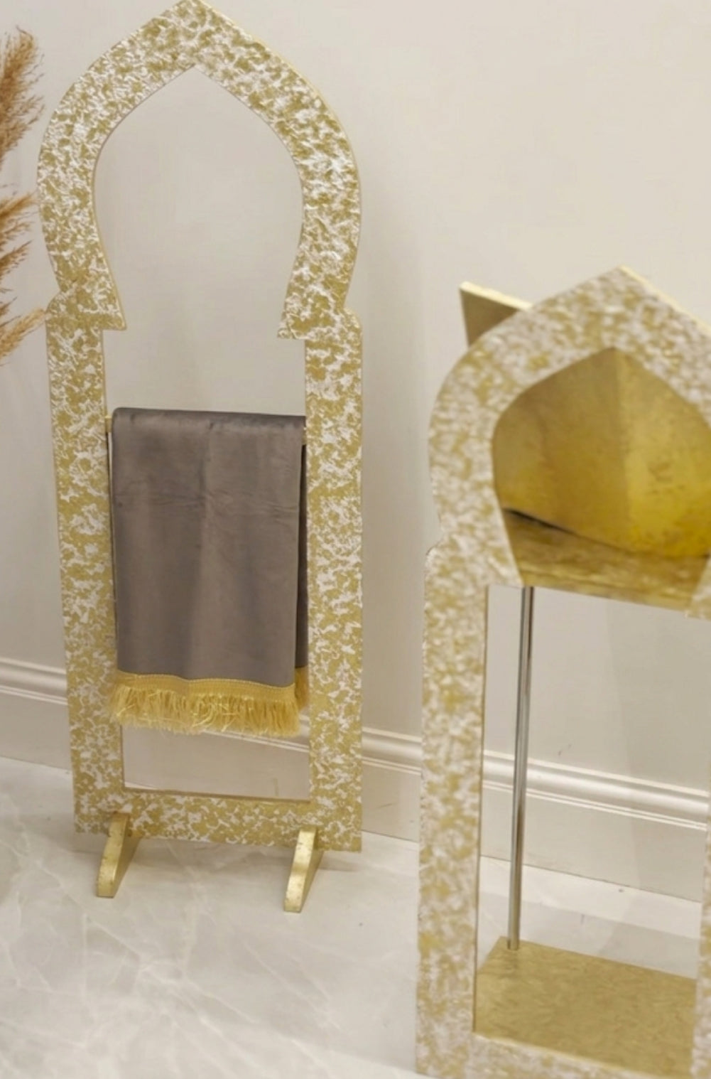 Prayer mat stand