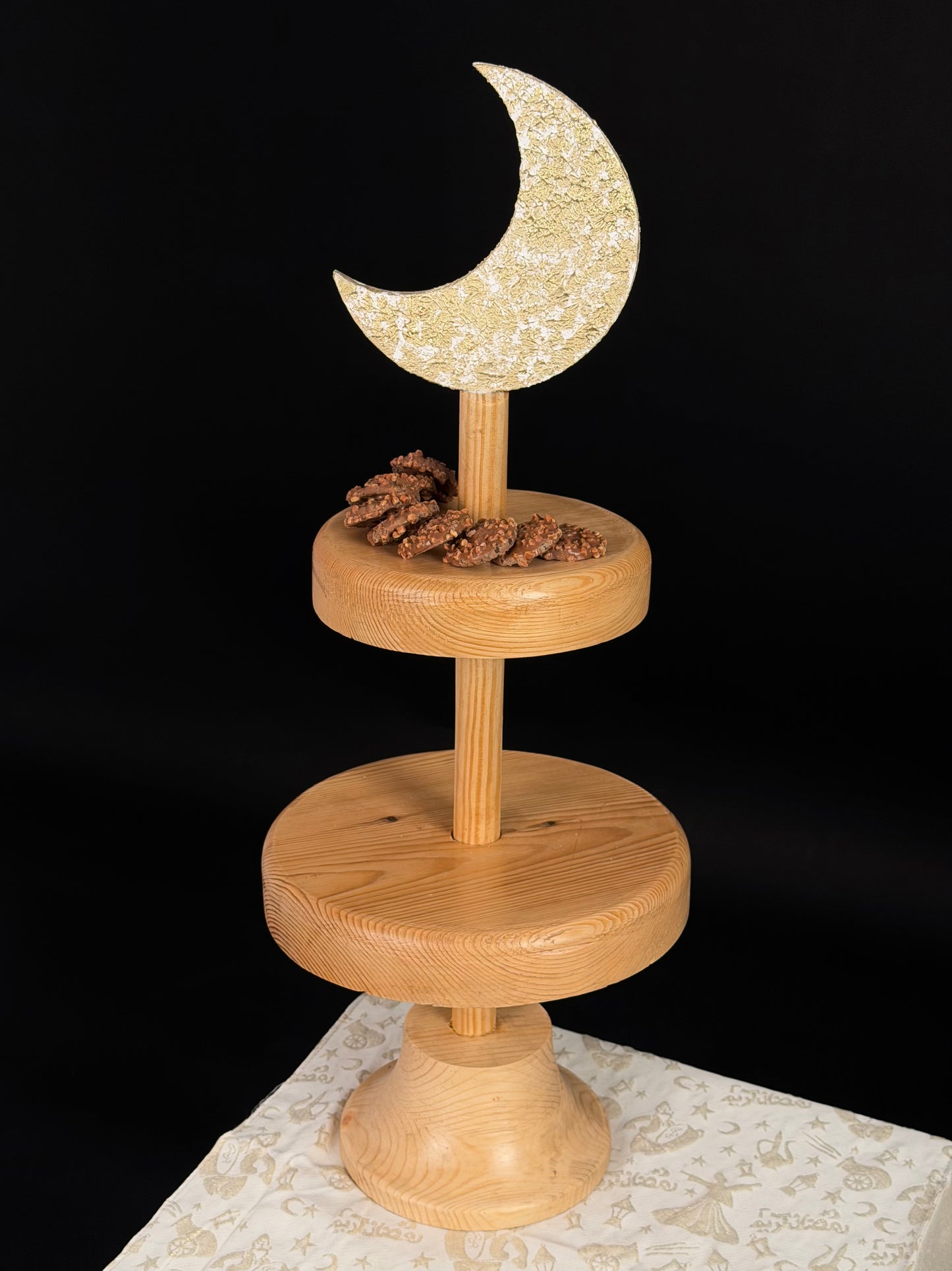 The crescent platters